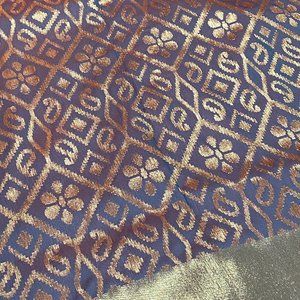 Banarasi silk sari in Gray (dual toned)